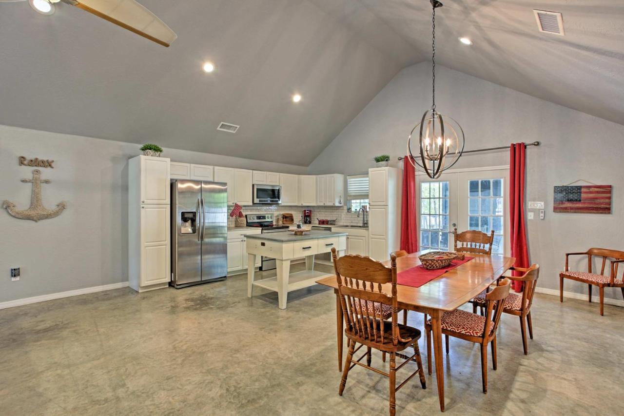 Modern Retreat With Gas Grill - Walk To Lake Texoma! Kingston Esterno foto