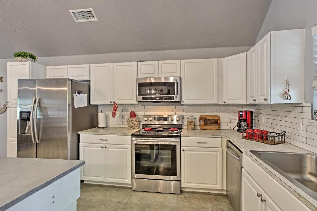 Modern Retreat With Gas Grill - Walk To Lake Texoma! Kingston Esterno foto